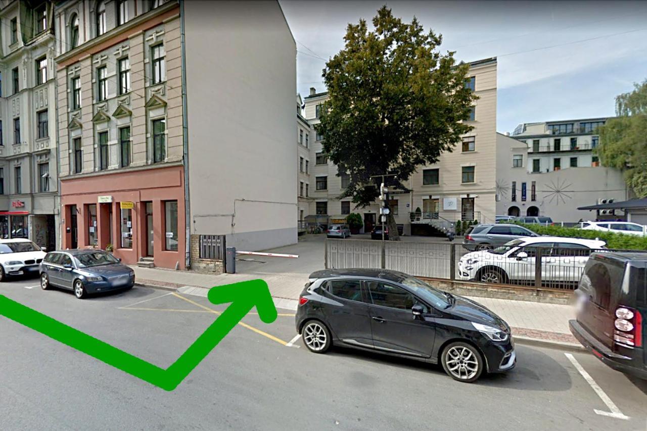 Apartamento Dzirnavu 92, Free Private Parking Riga Exterior foto